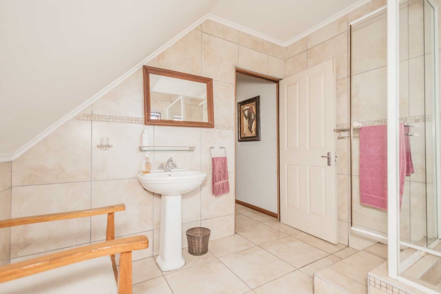 To Let 4 Bedroom Property for Rent in Joostenbergvlakte Western Cape